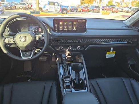 Used 2025 Honda Accord Touring image 18