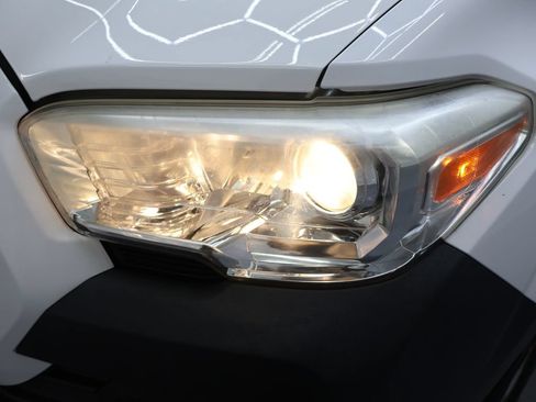 Used 2018 Toyota Tacoma SR RWD image 27
