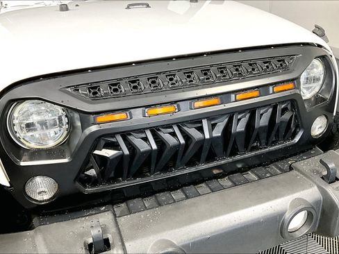 Used 2018 Jeep Wrangler Unlimited Sport S image 27