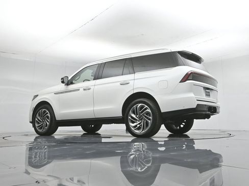 Used 2025 Lincoln Navigator Reserve AWD/4WD image 54