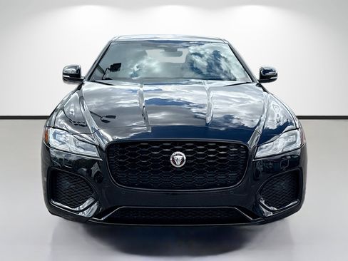 Used 2023 Jaguar XF SE image 8