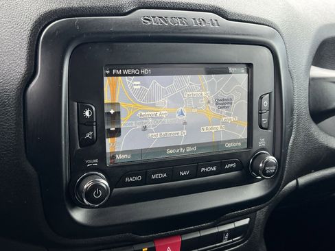 Used 2017 Jeep Renegade Latitude FWD image 18