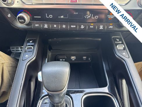 Used 2024 Kia Telluride SX Prestige w/ Towing Package AWD/4WD image 27