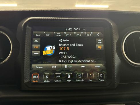 Used 2019 Jeep Wrangler Unlimited Sahara w/ Uconnect 4C Nav & Sound Group AWD/4WD image 33