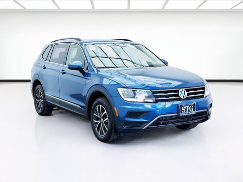 Used 2020 Volkswagen Tiguan SE w/ Panoramic Sunroof Package image 3