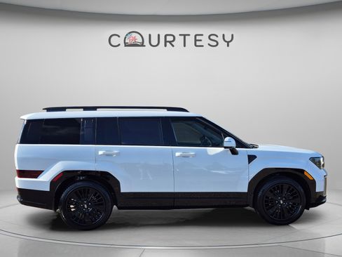 Used 2025 Hyundai Santa Fe Calligraphy FWD image 6