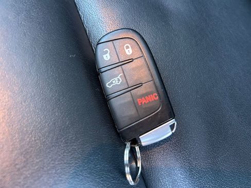 Used 2021 Dodge Durango SXT image 33