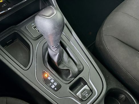 Used 2020 Jeep Cherokee Latitude FWD image 23
