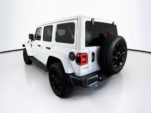 Used 2024 Jeep Wrangler Unlimited Sahara w/ Technology Group AWD/4WD image 3