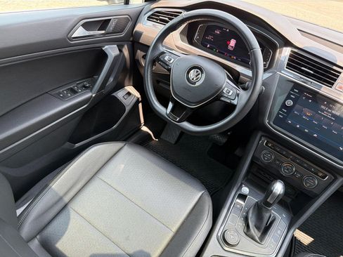 Used 2020 Volkswagen Tiguan SEL AWD/4WD image 21
