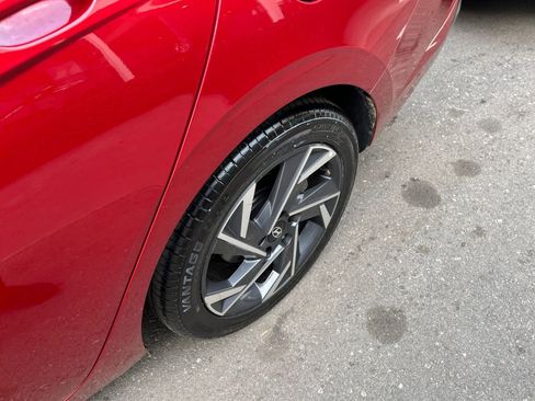 Used 2025 Hyundai Elantra SEL image 31