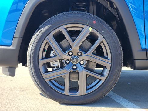 New 2026 Jeep Compass Latitude image 9