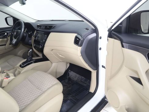 Used 2018 Nissan Rogue SV image 39