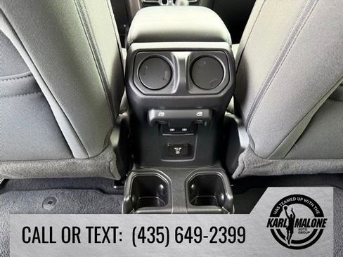 Used 2022 Jeep Wrangler Unlimited Sahara w/ LED Lighting Group AWD/4WD image 31
