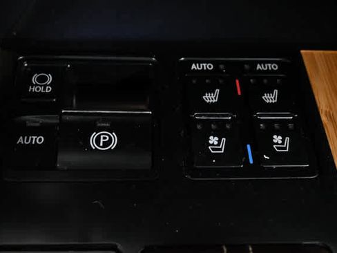 Used 2018 Lexus RX 450hL Premium w/ Premium Package AWD/4WD image 28