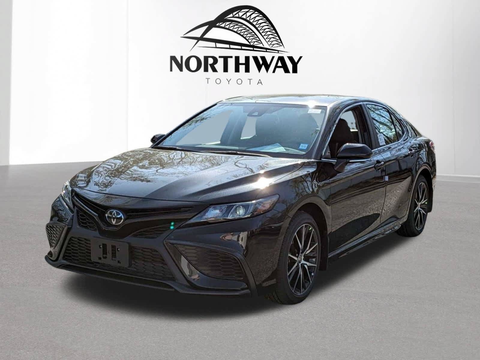 Used 2024 Toyota Camry SE w/ Cold Weather Package FWD image 15