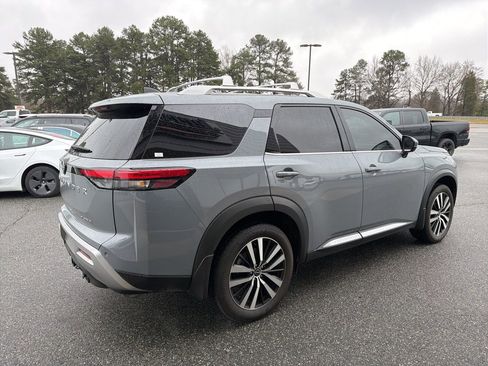 Used 2024 Nissan Pathfinder Platinum w/ Cargo Package image 8