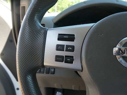 Used 2018 Nissan Frontier SV image 15