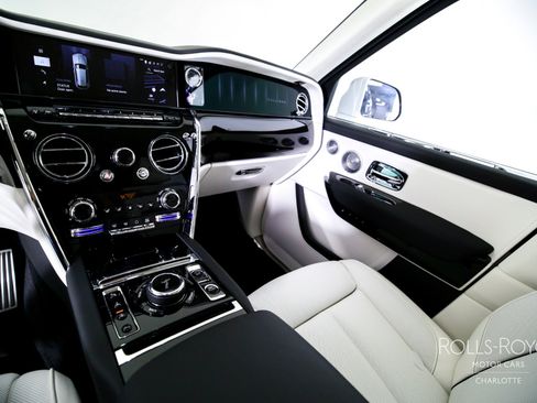 Certified 2025 Rolls-Royce Cullinan image 16