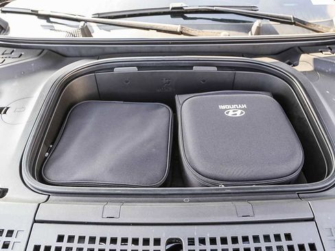 New 2026 Hyundai Ioniq 9 SE image 11