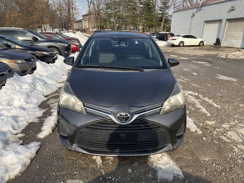 Used 2017 Toyota Yaris L w/ Carpet Mat Package FWD image 4
