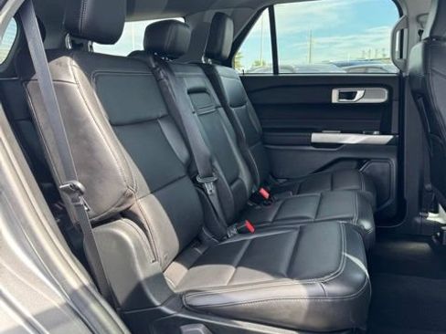 Used 2023 Ford Explorer XLT w/ Equipment Group 202A AWD/4WD image 31