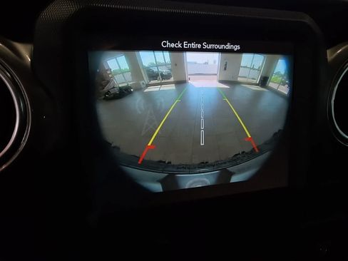 Used 2019 Jeep Wrangler Unlimited Sahara AWD/4WD image 31