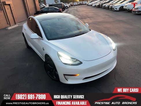 Used 2020 Tesla Model 3 Standard Range Plus image 4