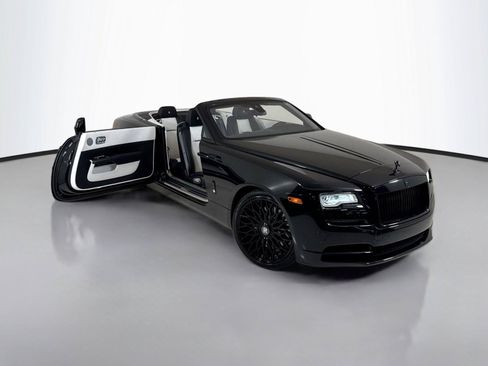 Used 2018 Rolls-Royce Dawn RWD image 40