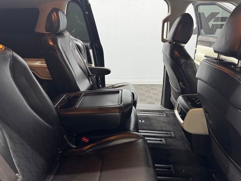Used 2024 Kia Carnival LX FWD image 47