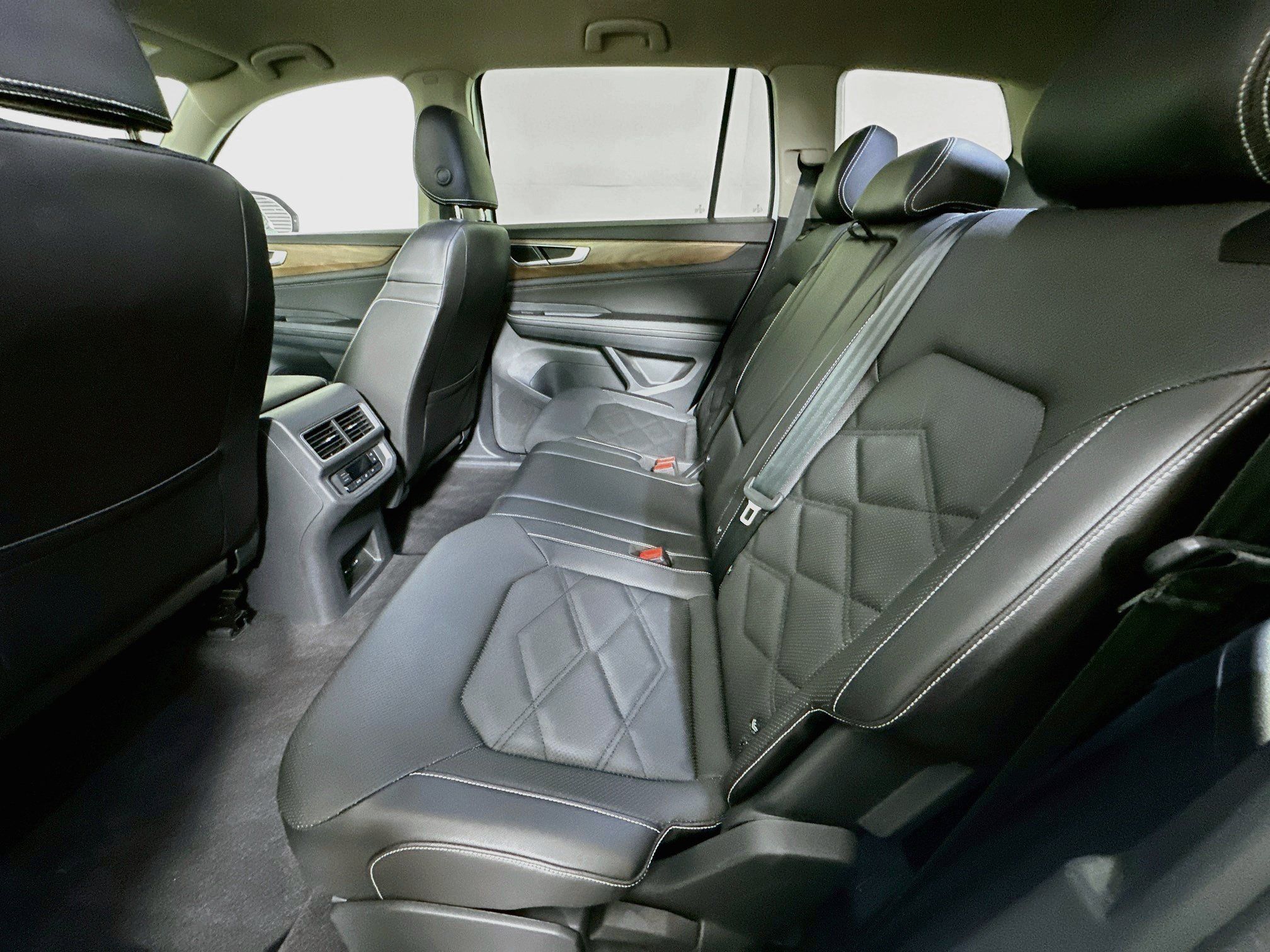 Used 2024 Volkswagen Atlas SE FWD image 27