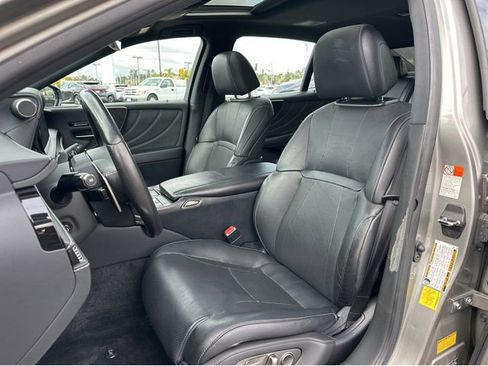 Used 2022 Lexus LS 500 w/ Cold Weather Package (CK) RWD image 38