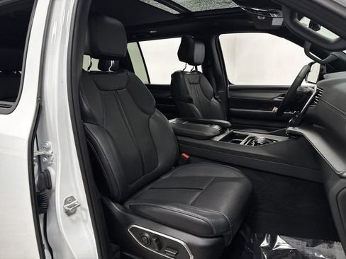 Used 2024 Jeep Wagoneer Series II image 33