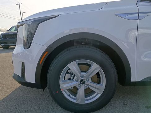 New 2026 Kia Sorento LX image 16