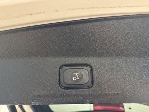 Used 2019 Ford Explorer XLT w/ Equipment Group 201A FWD image 22