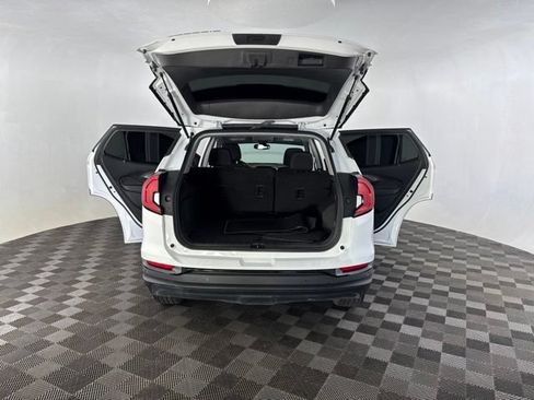 Used 2022 GMC Terrain SLE w/ Elevation Edition FWD image 17