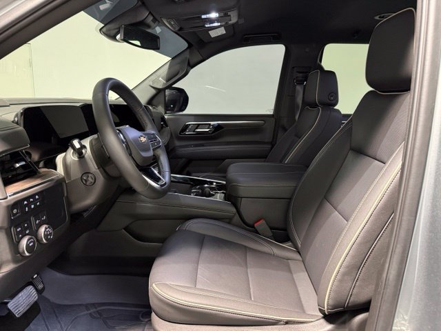 Used 2025 Chevrolet Tahoe Premier AWD/4WD image 16