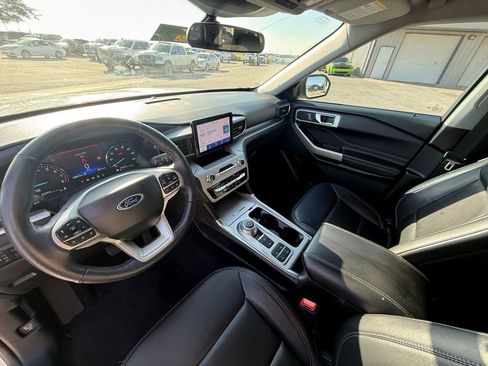 Used 2023 Ford Explorer XLT w/ Equipment Group 202A RWD image 7