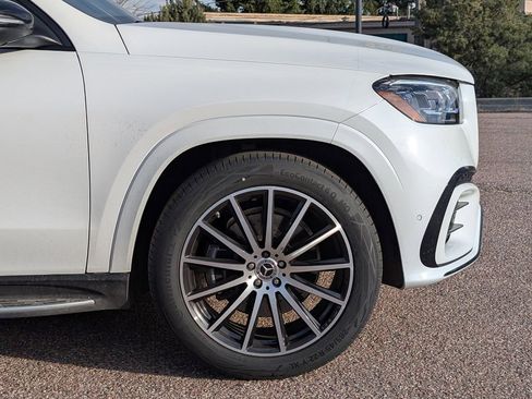 Used 2025 Mercedes-Benz GLS 580 4MATIC image 9