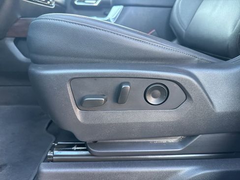 Used 2024 GMC Sierra 3500 SLT w/ SLT Premium Package image 12