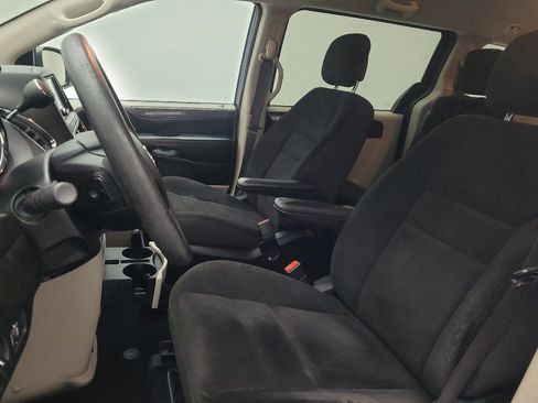 Used 2019 Dodge Grand Caravan SE FWD image 17