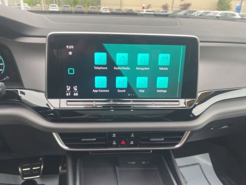 Used 2024 Volkswagen Atlas Peak Edition SE AWD/4WD image 18