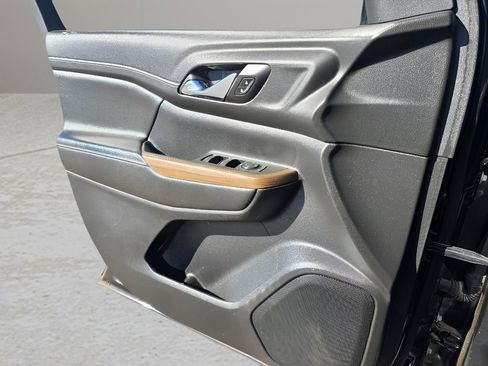 Used 2019 GMC Acadia SLE w/ LPO, Cargo Package image 17