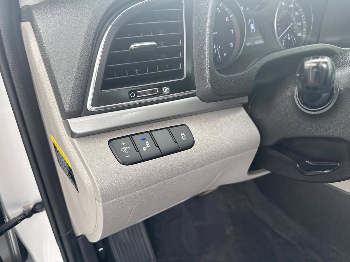 Used 2018 Hyundai Elantra Value Edition FWD image 13