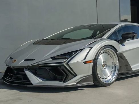 Used 2024 Lamborghini Revuelto image 21