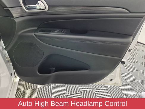 Certified 2022 Jeep Grand Cherokee Laredo X AWD/4WD image 38