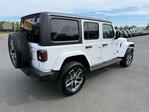 Used 2024 Jeep Wrangler Unlimited w/ Convenience Group AWD/4WD image 10