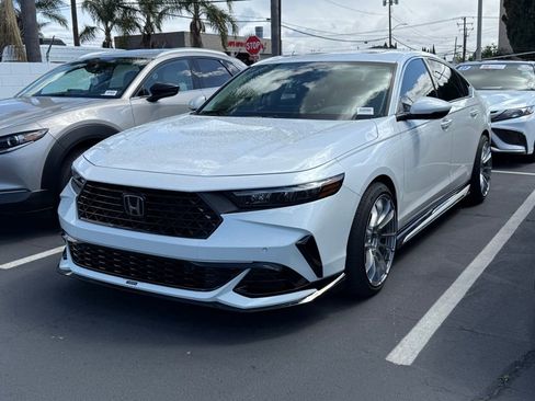 Used 2023 Honda Accord Touring image 3