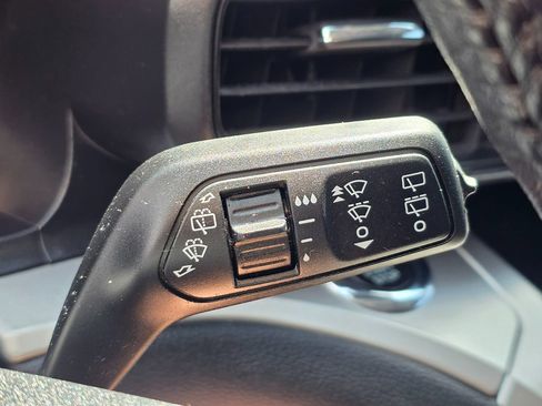 Used 2021 Ford Explorer XLT RWD image 49