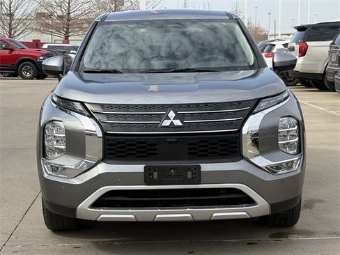Used 2022 Mitsubishi Outlander SE image 8